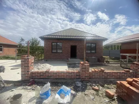 Дом в Краснодарский край, Динской район, Новотитаровская ст-ца ул. ...