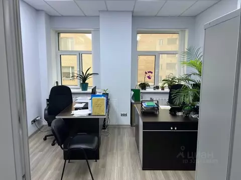 Офис в Москва Средний Овчинниковский пер., 12 (325 м)