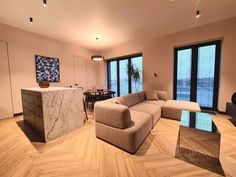 2-к кв. Санкт-Петербург наб. Макарова, 58 (81.0 м)