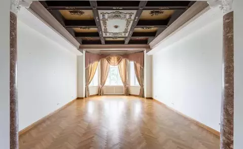 Продается 5-комнатная квартира