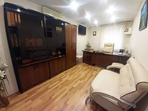 Офис в Краснодарский край, Краснодар Центральный мкр, ул. Гоголя, 43 ...