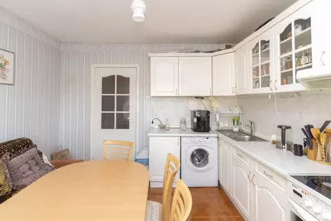 3-к кв. Тюменская область, Тюмень Восточный мкр, ул. Моторостроителей, ...