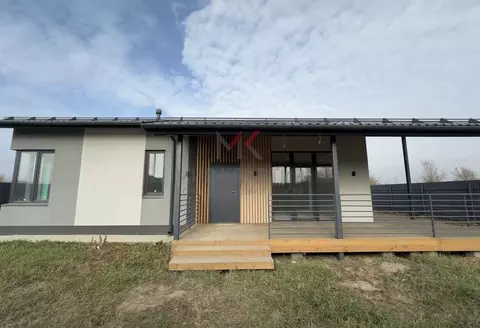 Дом в Хакасия, Усть-Абаканский район, пос. Тепличный ул. С.А. Есенина, ...