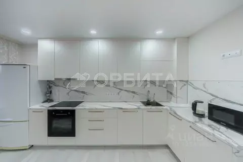 3-к кв. Тюменская область, Тюмень ул. Прокопия Артамонова, 9 (82.0 м)