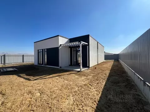Дом в Крым, Симферопольский район, Мирновское с/пос, с. Белоглинка ул. ...