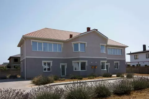 Дом в Крым, Евпатория городской округ, Заозерное пгт ул. Космическая, ...