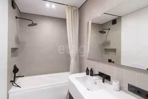 2-к кв. Тюменская область, Тюмень ул. Николая Машарова, 2 (57.8 м)