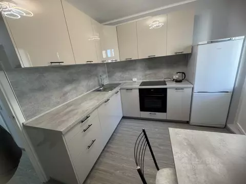 3-к кв. Санкт-Петербург ул. Бадаева, 8к2 (76.0 м)