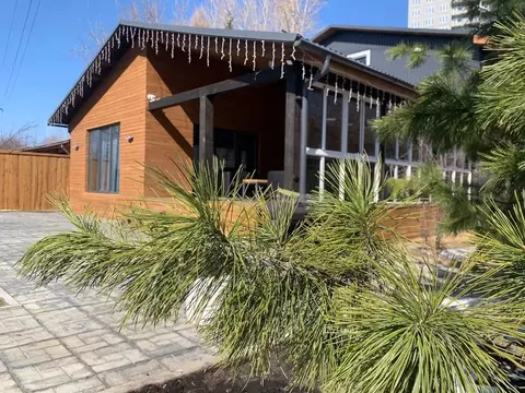 Дом в Свердловская область, Екатеринбург ул. Сахалинская, 3А (150 м)