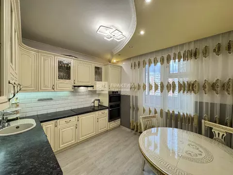 Продается 4-комнатная квартира