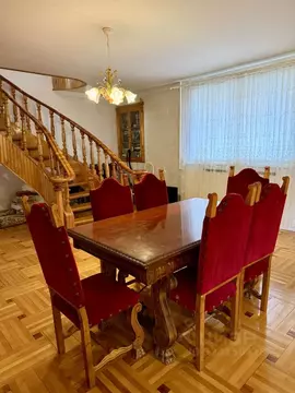 Дом в Ростовская область, Ростов-на-Дону ул. Гризодубовой (288 м)