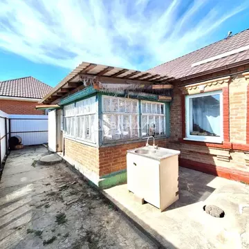 Дом в Краснодарский край, Ейск Повстанческая ул. (49 м)