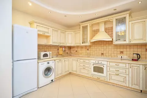 3-к кв. Тюменская область, Тюмень ул. 50 лет Октября, 24к2 (99.6 м)