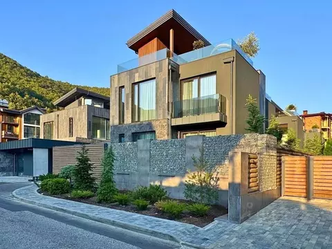 Дом в Краснодарский край, Сочи с. Эстосадок, ул. Гаражная (350 м)