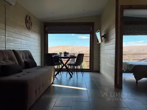 Дом в Красноярский край, Емельяновский район, Шуваевский сельсовет, ...