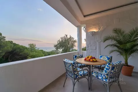 2-к кв. Краснодарский край, Сочи Курортный просп., 95а (130.0 м)