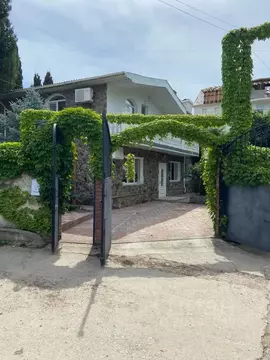 Дом в Крым, Алушта муниципальный округ, Партенит пгт ул. Победы, 3 ...