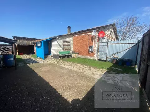 Дом в Челябинская область, Каслинский район, Багарякское с/пос, с. ...