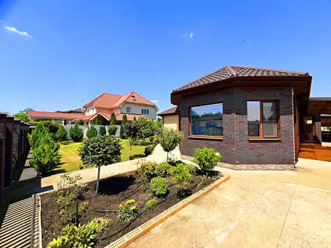 Дом в Краснодарский край, Краснодар  (180 м)