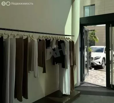 Торговая площадь (84 м)