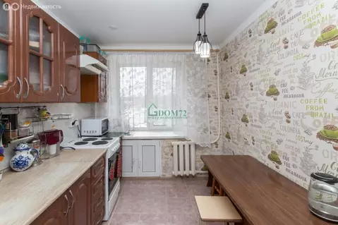 3-комнатная квартира: Тобольск, 4-й микрорайон, 25 (58 м)