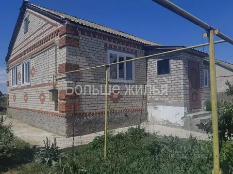 Дом в Волгоградская область, Калачевский район, Приморское с/пос, ...