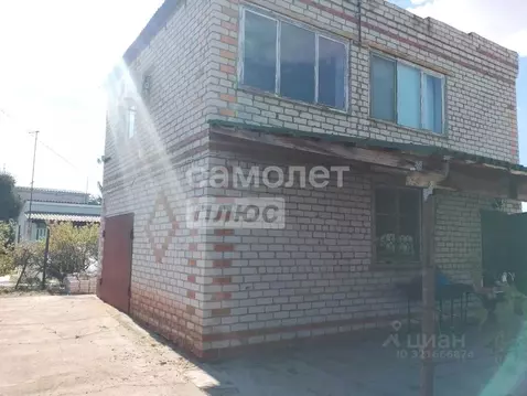 Дом в Волгоградская область, Дубовский район, Пичужинское с/пос, с. ...