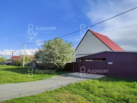 Дом в Волгоградская область, Суровикинский район, Нижнечирское с/пос, ...