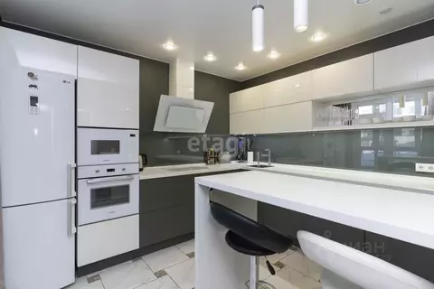 3-к кв. Тюменская область, Тюмень ул. Федюнинского, 30к2 (87.7 м)