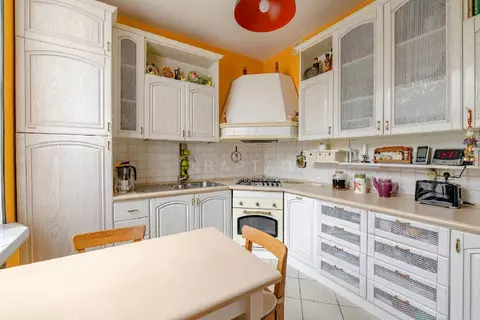 Продается 4-комнатная квартира