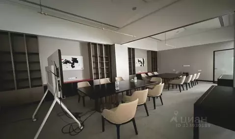 Торговая площадь в Москва Крылатская ул., 33К3 (651 м)