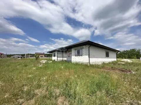 Дом в Воронежская область, Семилукский район, Губаревское с/пос, с. ...