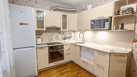 2-к кв. Тюменская область, Тюмень ул. Пермякова, 70к1 (66.9 м)