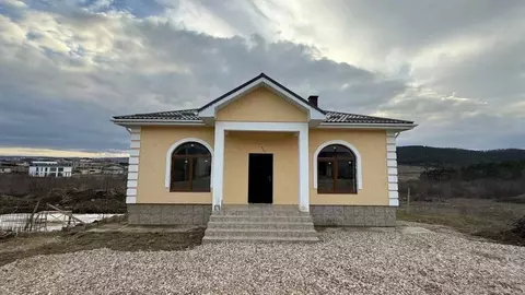 Дом в Крым, Симферопольский район, Трудовское с/пос, с. Строгоновка  ...