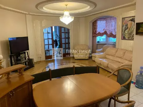 Продается 4-комнатная квартира