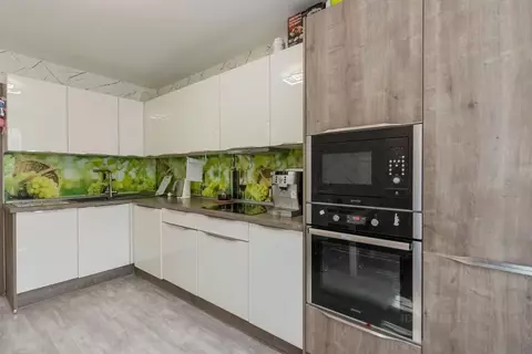 2-к кв. Тюменская область, Тюмень ул. Энергетиков, 53к3 (73.8 м)