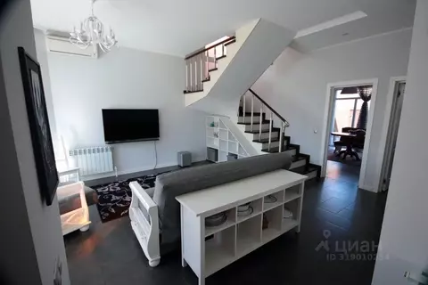 Дом в Ростовская область, Ростов-на-Дону Красная ул., 18 (150 м)