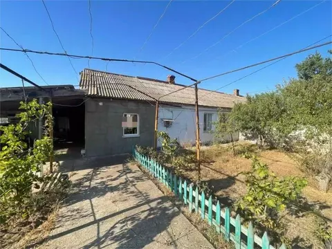 Дом в Крым, Черноморский район, Новоивановское с/пос, с. Хмелево ул. ...
