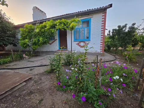 Дом в Крым, Сакский район, Добрушинское с/пос, с. Известковое ул. 40 ...