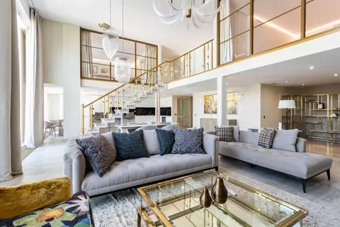 3-к кв. Москва Большая Садовая ул., 5к1 (200.0 м)