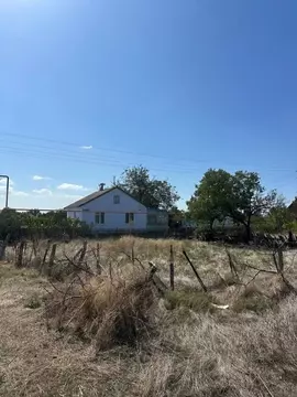 Дом в Крым, Сакский район, Лесновское с/пос, с. Гаршино ул. ...