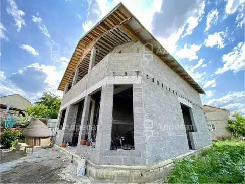 Дом в Волгоградская область, Волгоград ул. Джамбула Джабаева (240 м)