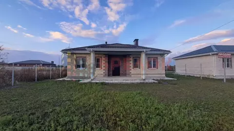 Дом в Ростовская область, Азовский район, Поселок Красный сад ул. ...