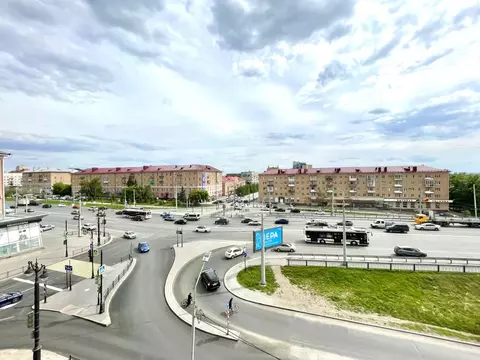 2-к кв. Омская область, Омск Ленинградская пл., 1 (42.0 м)