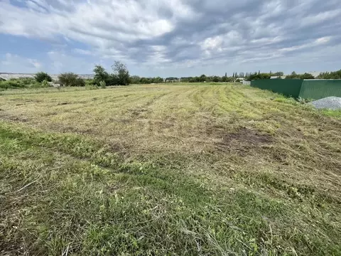 Участок в Белгородская область, Старооскольский городской округ, с. ...
