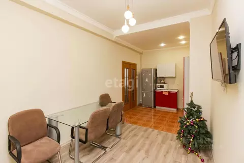 2-к кв. Тюменская область, Тюмень ул. Жуковского, 84к1 (75.0 м)