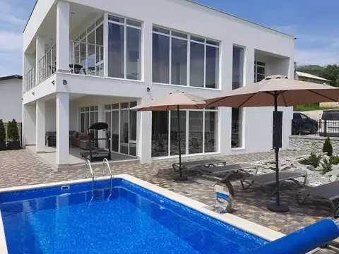 Дом в Крым, Алушта муниципальный округ, с. Верхняя Кутузовка ул. ...