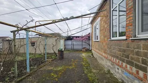 Дом в Краснодарский край, Абинский район, Светлогорское с/пос, с. ...