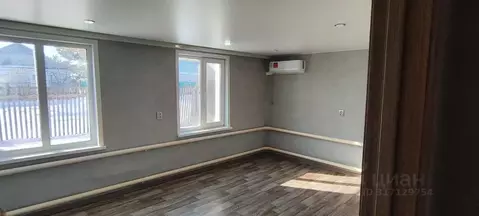 Дом в Оренбургская область, Первомайский район, с. Красное Учительская ...