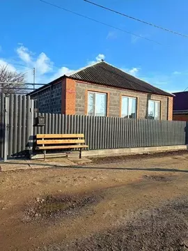 Дом в Ростовская область, Неклиновский район, с. Приморка Нижняя ул. ...